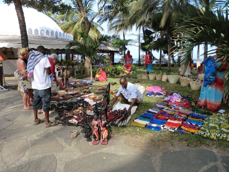 Sonnntags kann man in der Hotelanlage Souveniers kaufen Hotel Southern Palms Beach Resort
