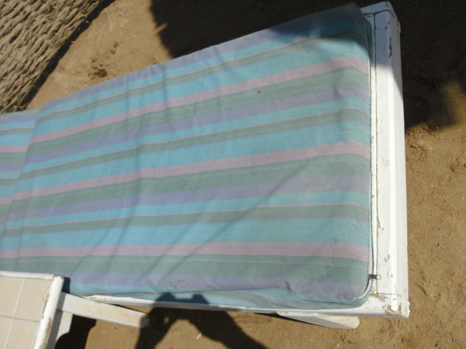 Verdreckte Auflagen Pickalbatros Alf Leila Wa Leila Resort - Neverland Hurghada