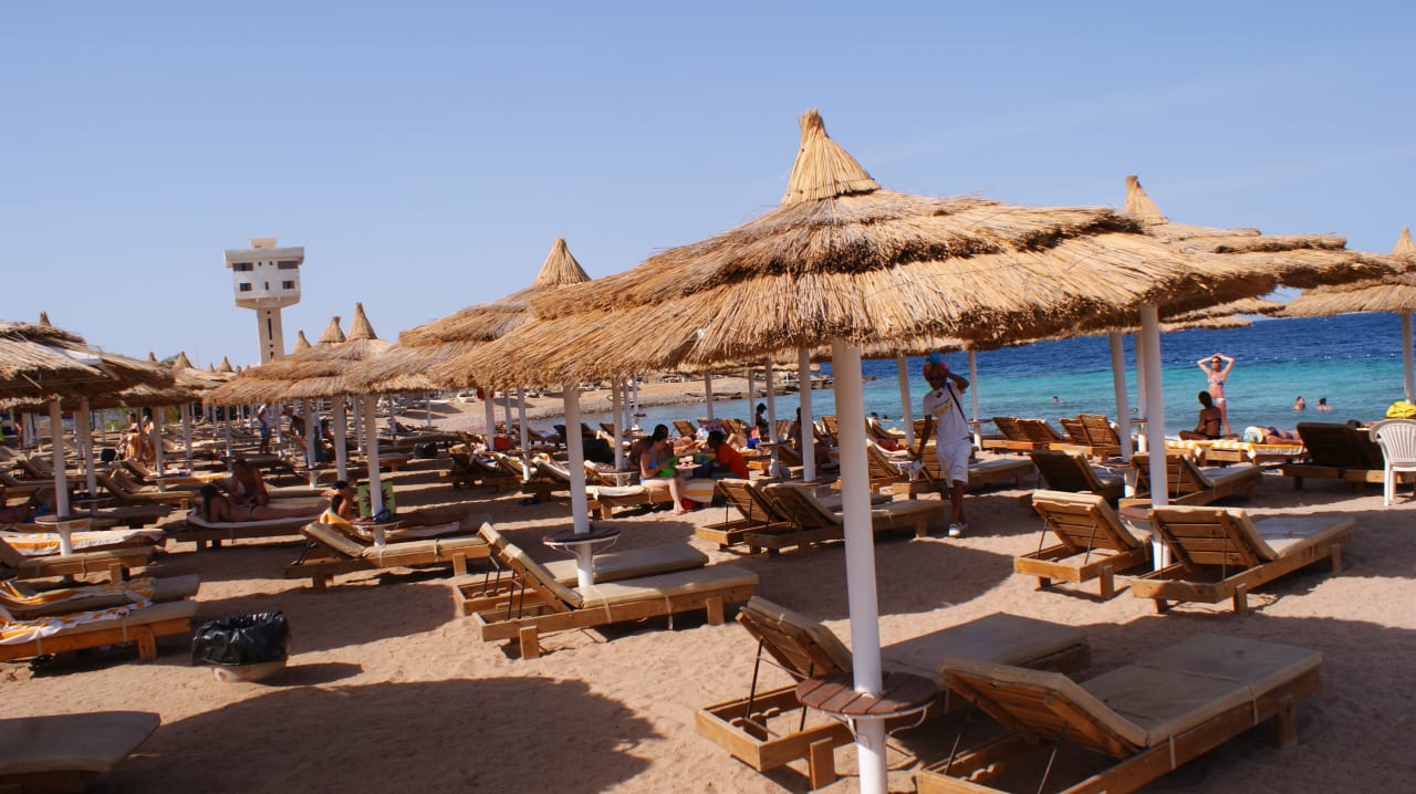 Leżaki na plaży Moreno Horizon Spa & Resort