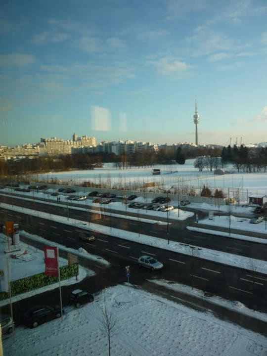 Blick auf die Olympiastadt und den Olympiaturm Leonardo Royal Hotel Munich