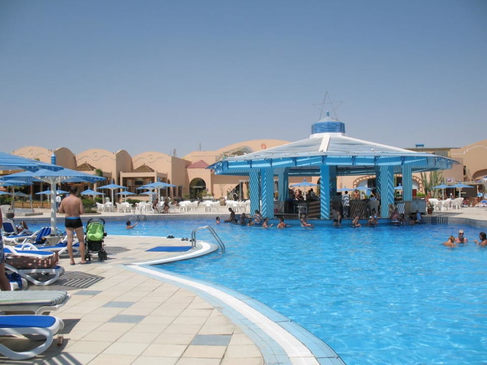 Bar przy basenie Ali Baba Palace Hotel