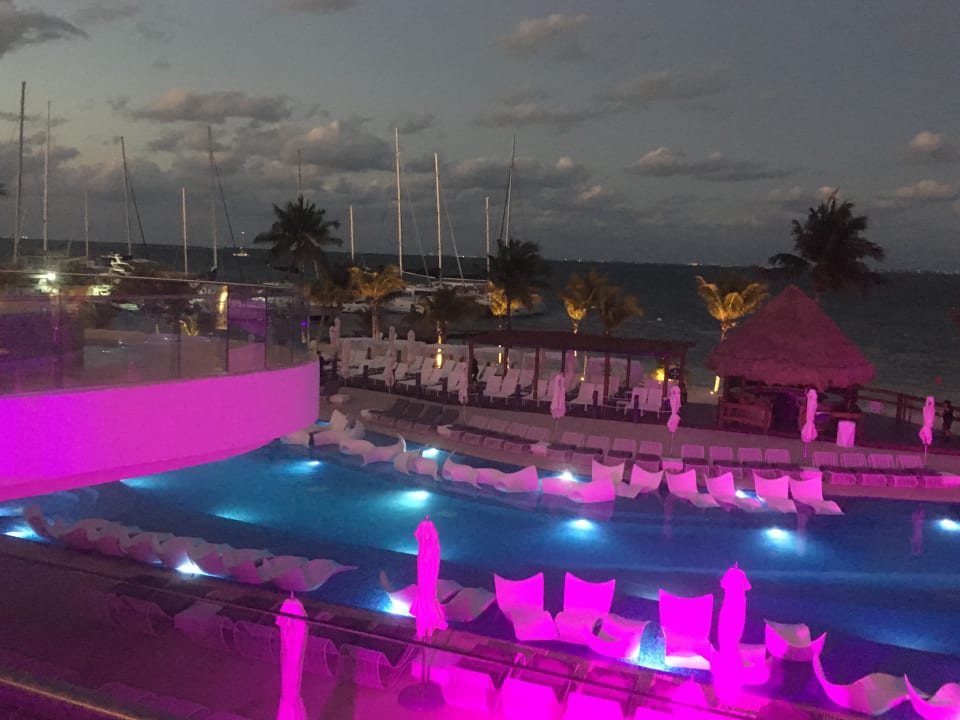 Pool Temptation Cancun Resort - Adults only