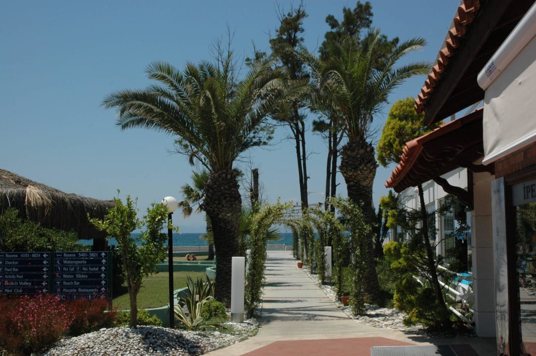 Alejka przy głównej restauracji Ephesia Holiday Beach Club