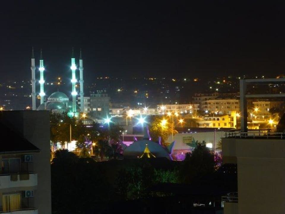 Seitlicher Ausblick auf die Moschee in Konakli Hotel Royal Garden Beach