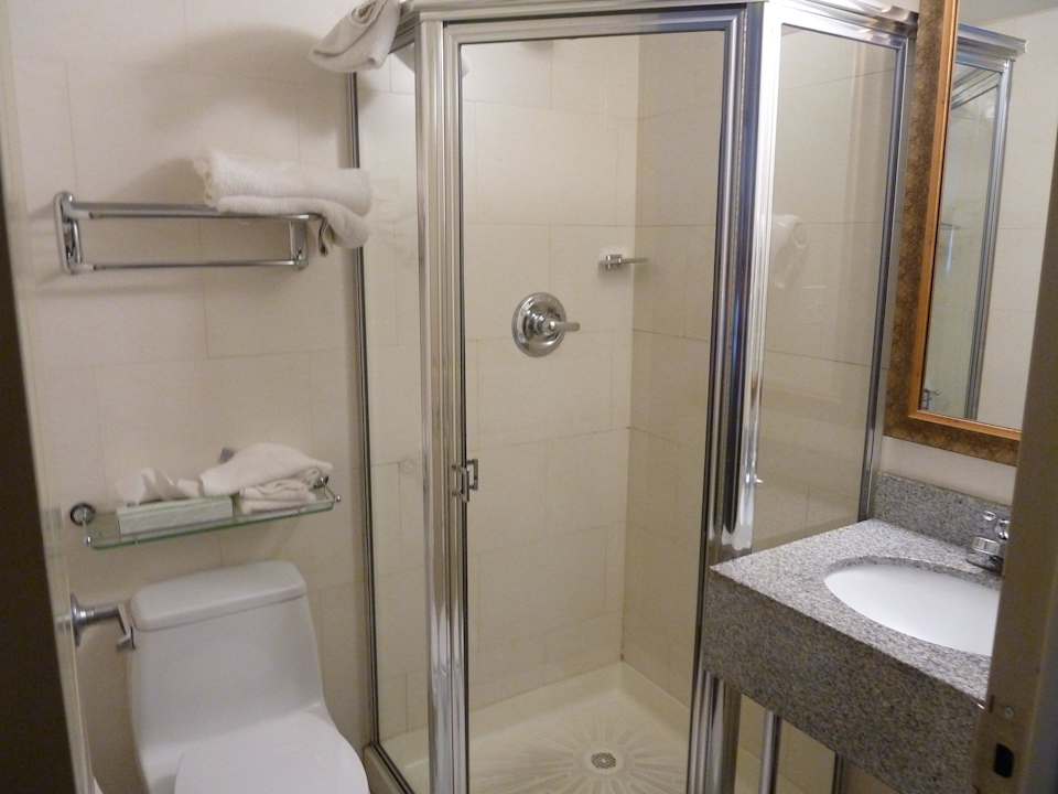 Badezimmer - kein Grund zu klagen Hotel Comfort Inn Times Square West