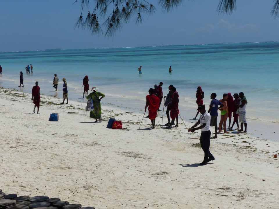 Treiben am Strand TUI Blue Bahari Zanzibar