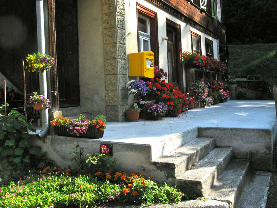 Entrance to the hotel Hotel Bellevue - Traditonal Swiss Hideaway