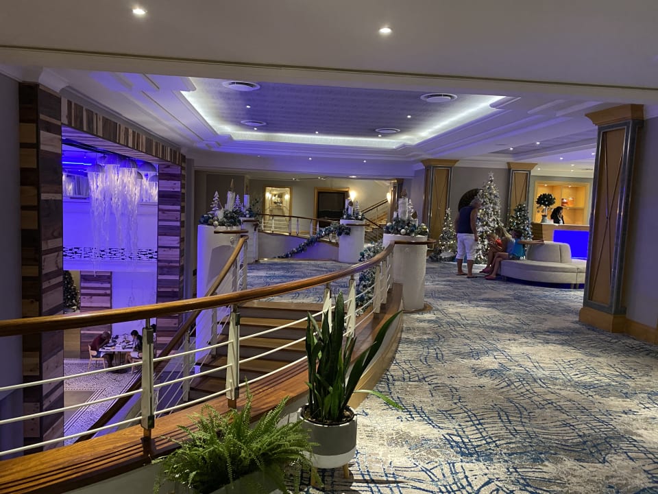 Lobby Le Suffren Hotel And Marina