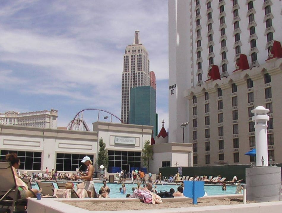 Poolanlage im Mai 2007 Excalibur