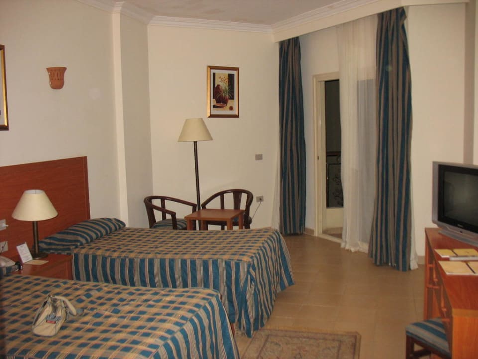 Довольно просторный и чистый номер Le Jardin Aqua Park Resort