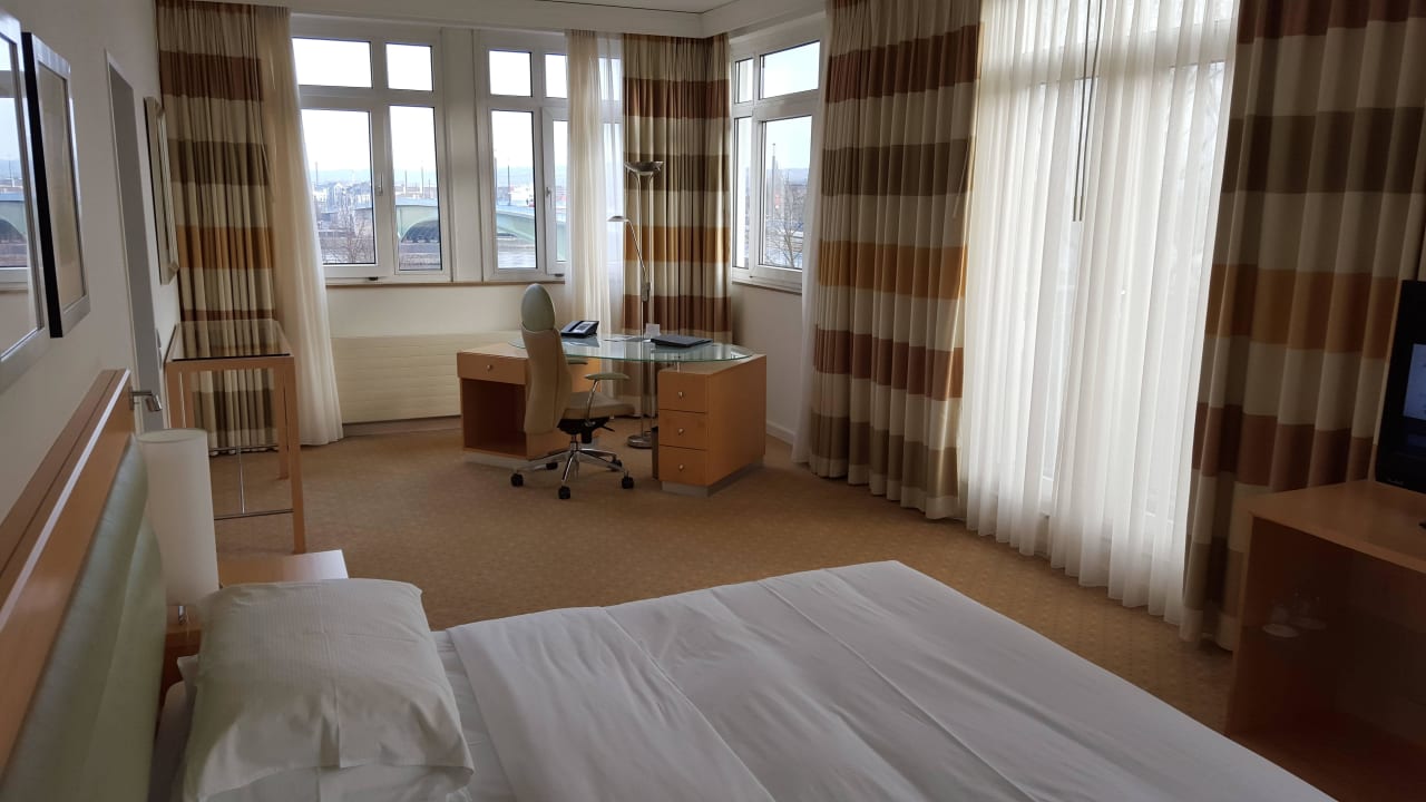 Schlafzimmer im Gesamtüberblick Dorint Hotel Bonn