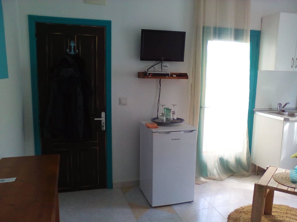 Eingangstür, TV, kleine Balkontür Canyamar Beach Hotel