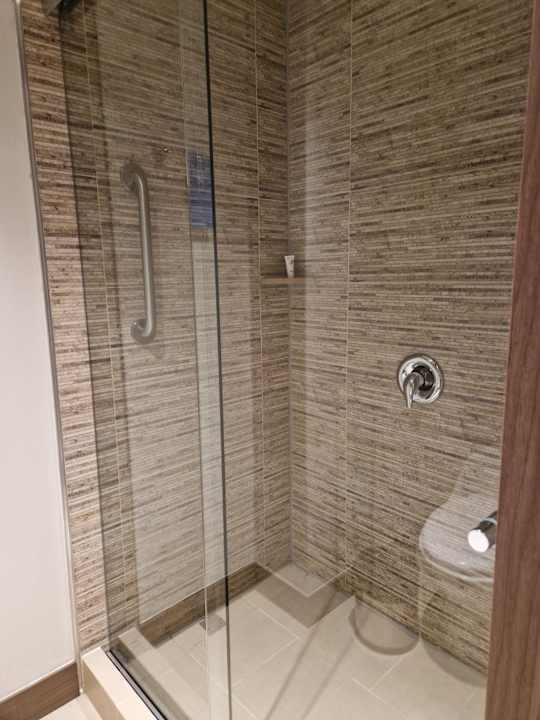 Zimmer Hampton By Hilton Bogota Airport