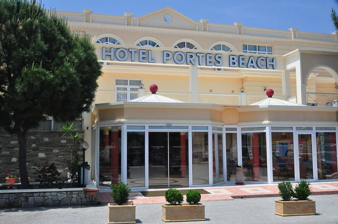Eingang zum Hotel Hotel Portes Beach