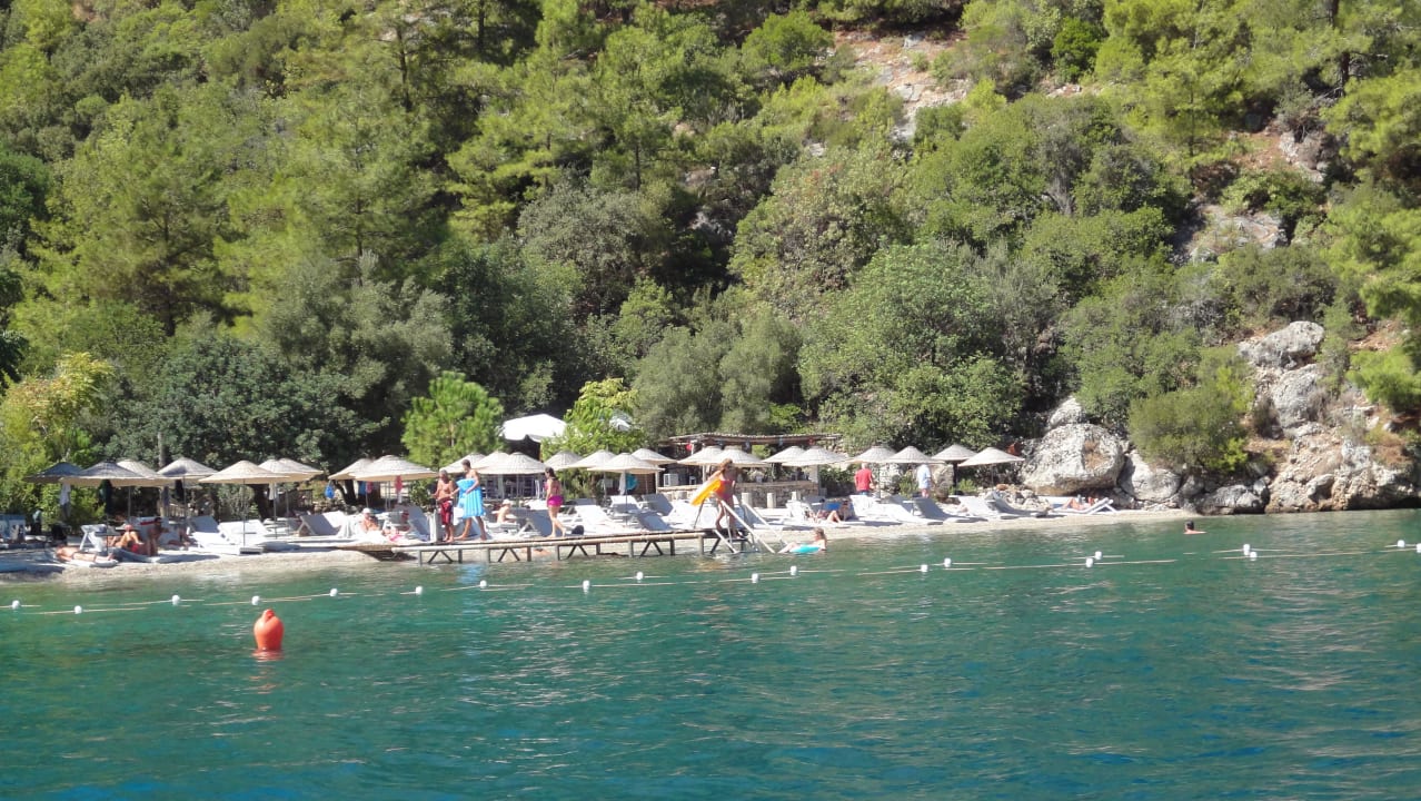 2. Strand Hillside Beach Club