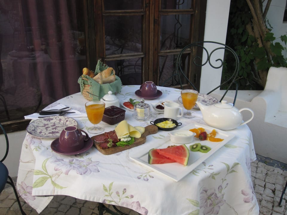 Frühstück auf der eigenen Terrasse Hotel A Beira Sol