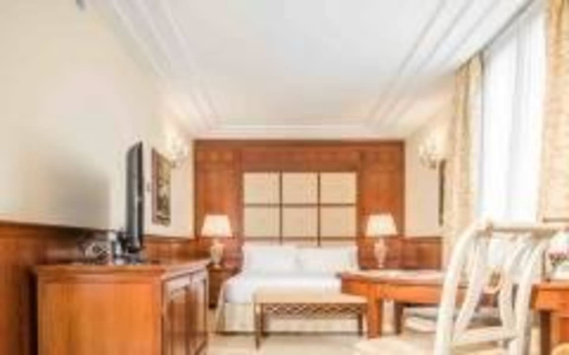 Junior Suite Luxury Golden Tower Hotel