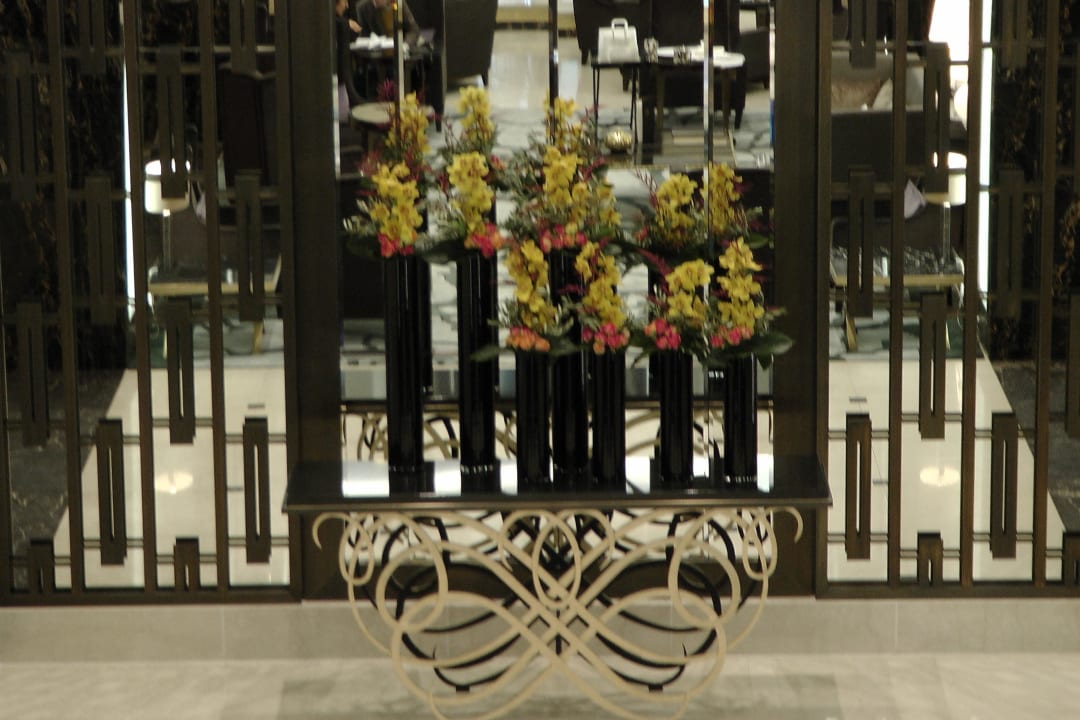 Blumenpracht in der Lobby Waldorf Astoria Berlin