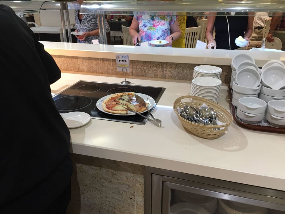 Täglich eine sorte Pizza  Playacanela Hotel