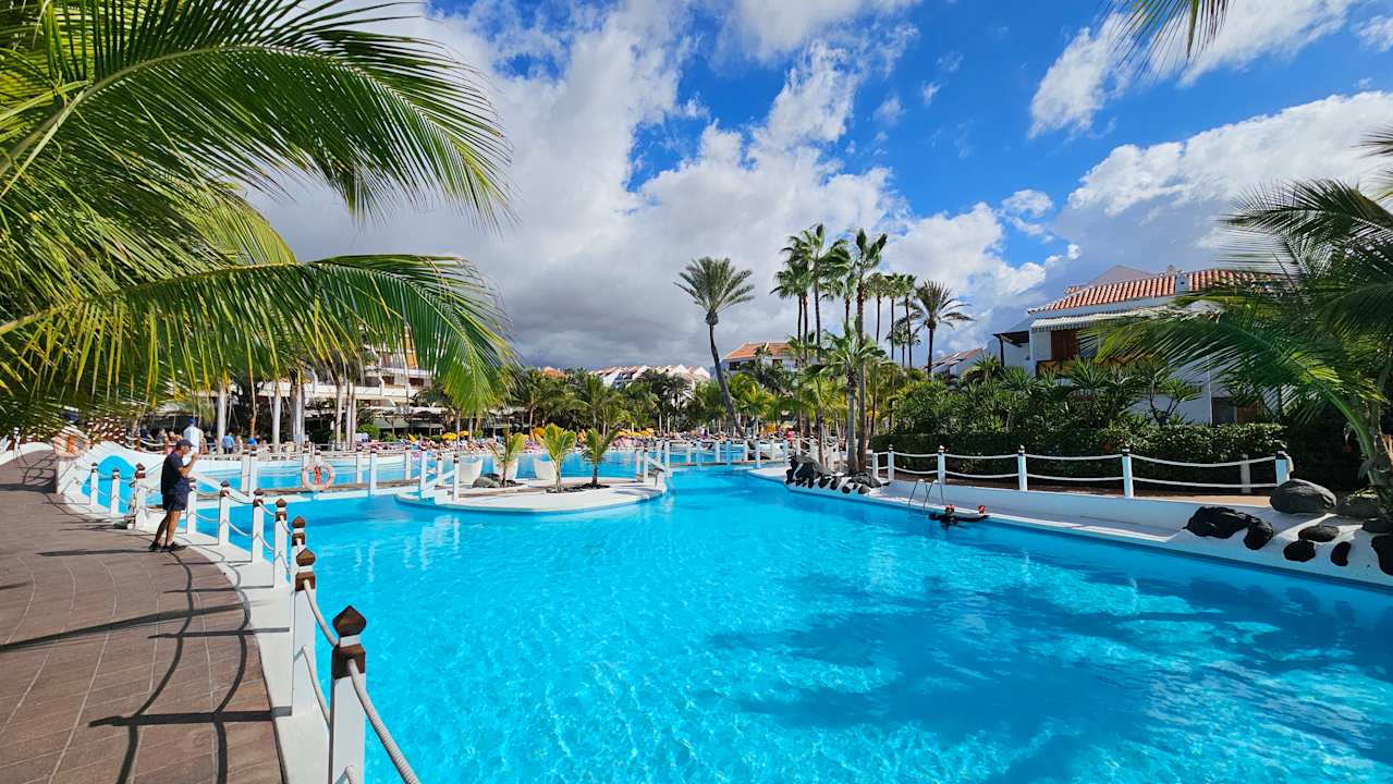 Pool Parque Santiago III Official