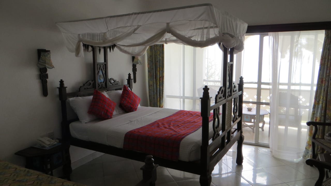 Superschönes Bett Hotel Southern Palms Beach Resort