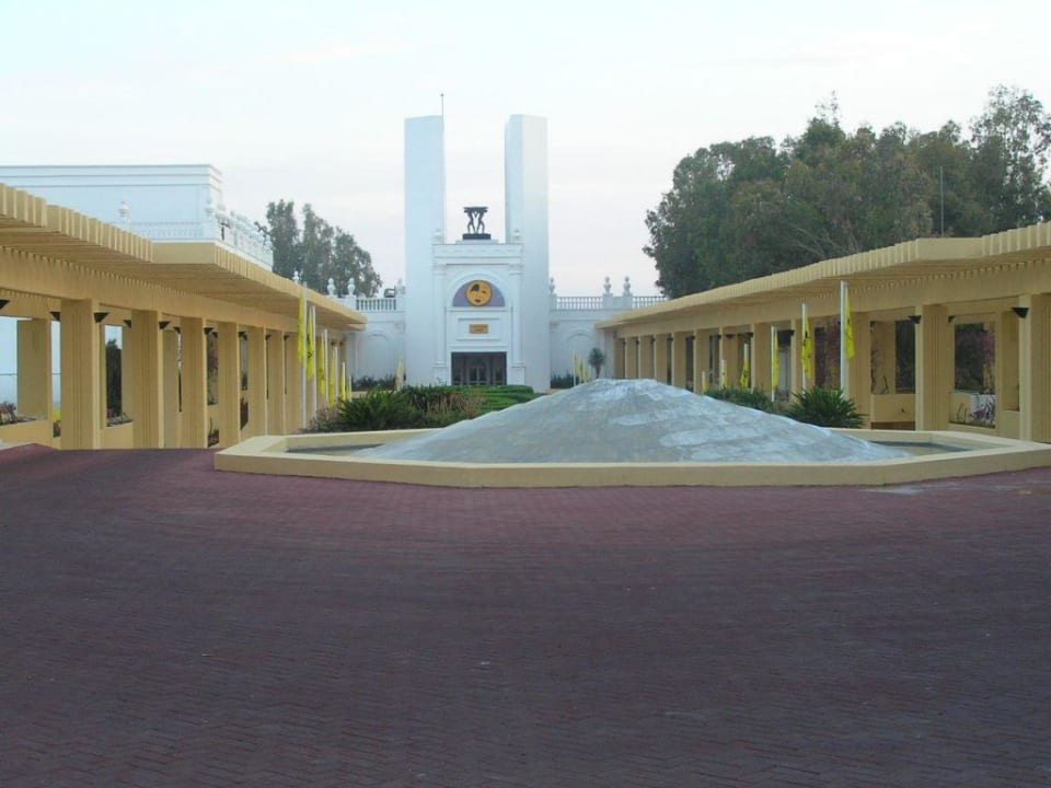 Auffahrt zum Club Monachus Family Resort Sorgun