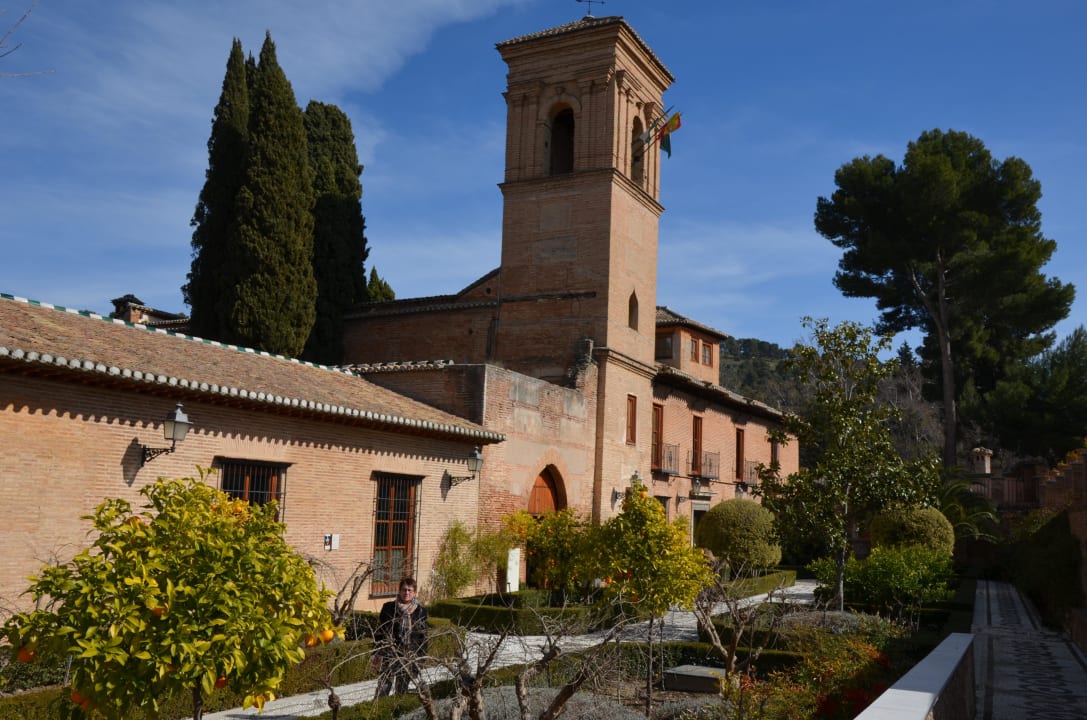 Gartenanlage Eingangsbereich Hotel Parador de Granada