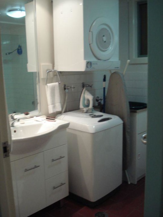 Bad mit Waschmaschine und Trockner Oaks Goldsbrough Apartments