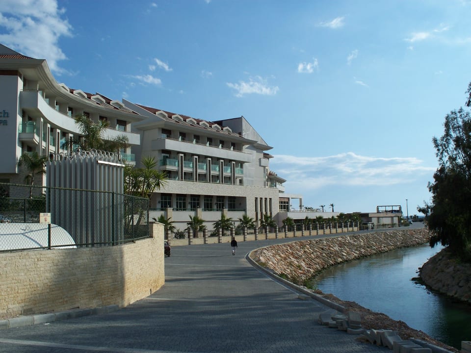 In umgekehrter Richtung Sunis Evren Beach Resort Hotel & Spa