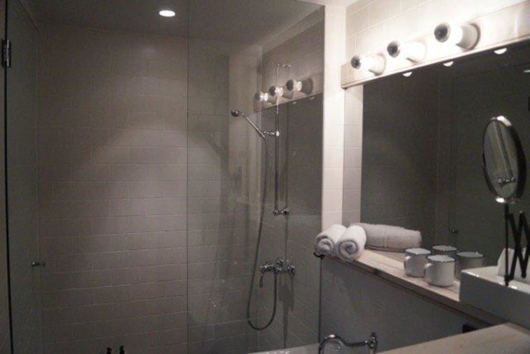 Badezimmer: Dusche 25hours Hotel Wien beim MuseumsQuartier