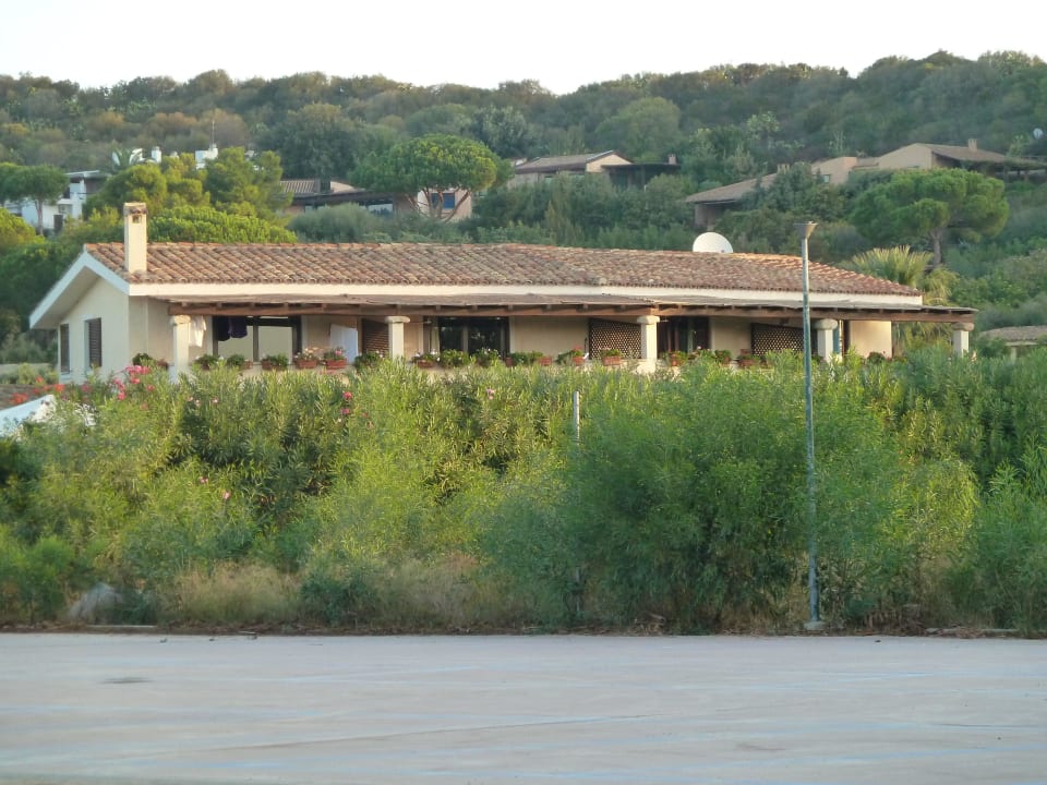 Auf dem Weg vom Strand von Außen Apartment Porto Giunco Residence