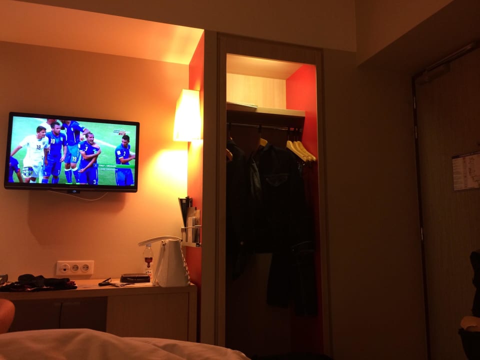 Blick zum TV Hotel de l'Univers