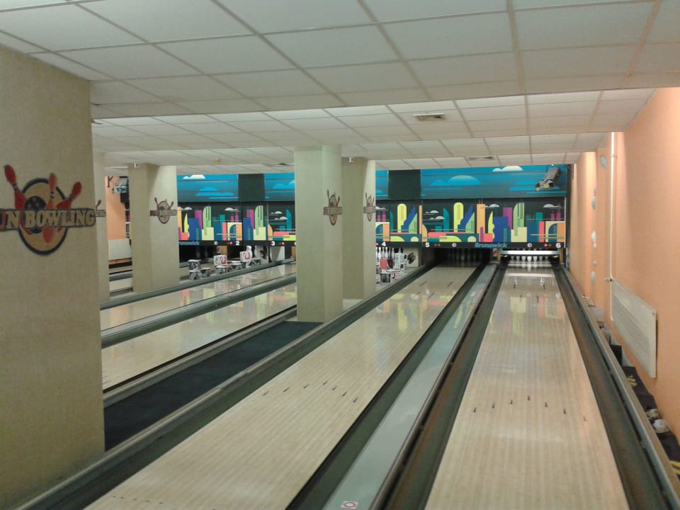 Bowlingbahn im Erdgeschoss Hotel Berlin Lichtenberg