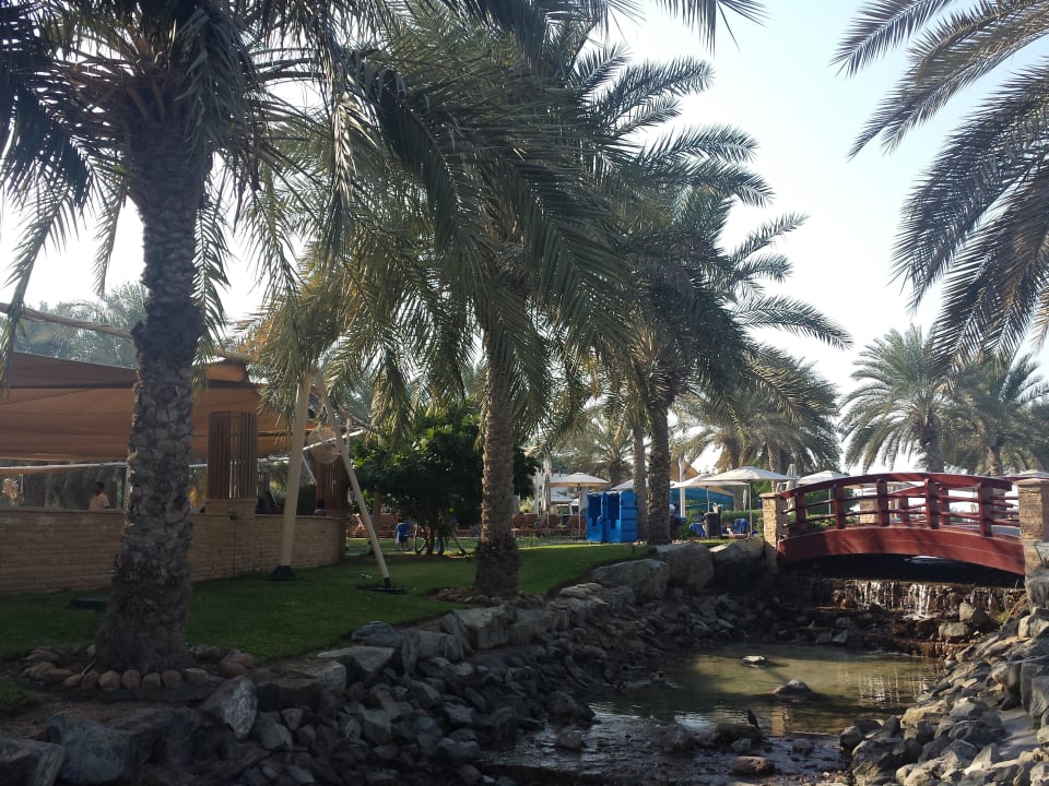 Nach dem Eingang zum Strand Radisson Blu Hotel & Resort Abu Dhabi Corniche