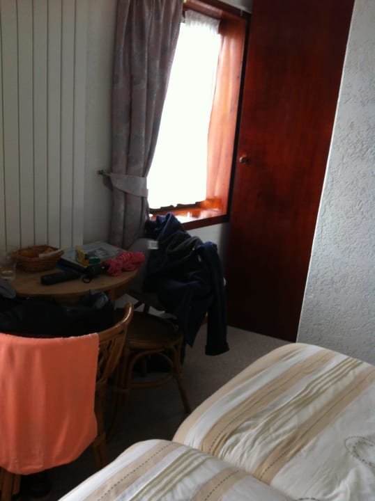 Eingangstür richtung Schrank Hotel Tien Torens