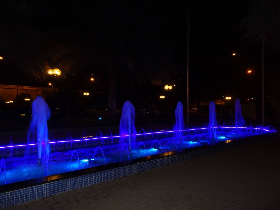 Fountain in front of hotel entrance Hotel Radisson Blu Muscat