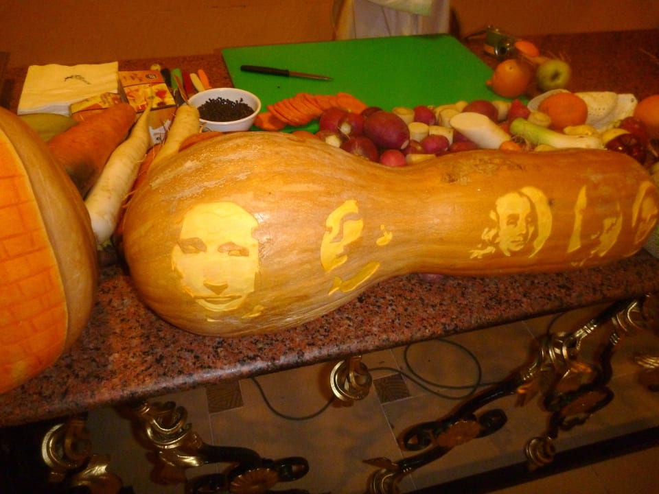 Obst-Schnitzereien Beach Albatros Resort