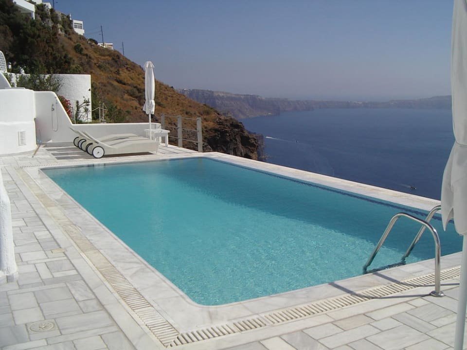 Infinity-Pool Hotel Homeric Poems