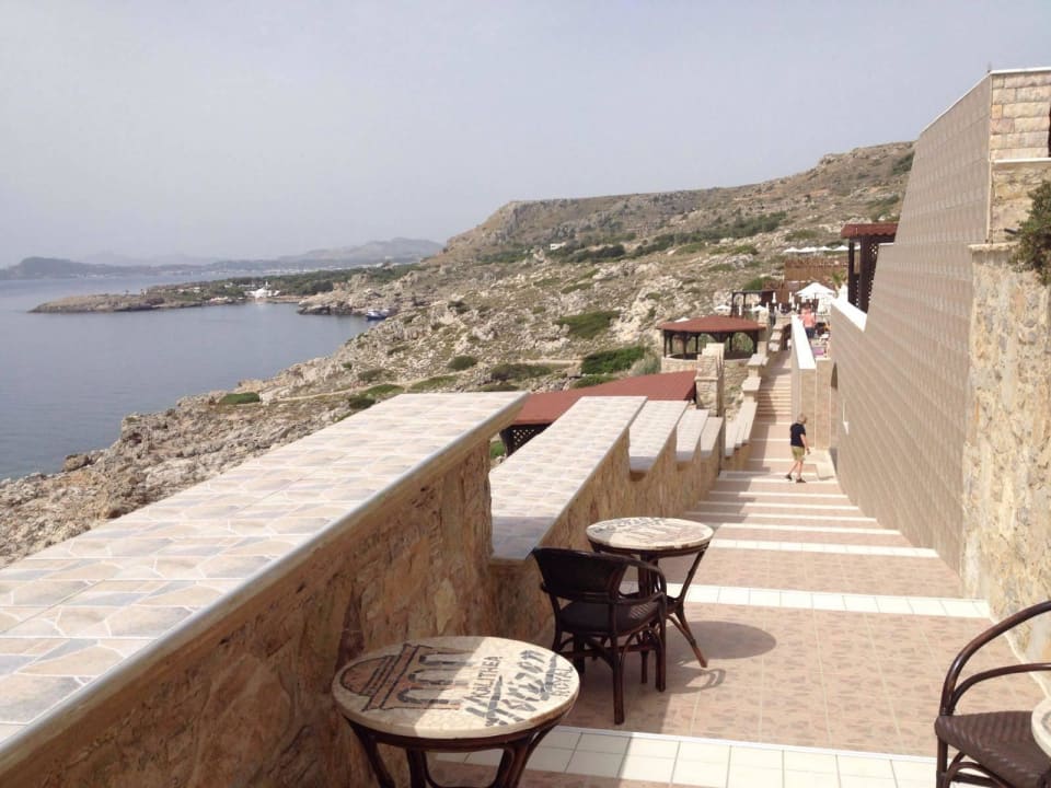 Der Weg zum Strand Hotel Kalithea Horizon Royal