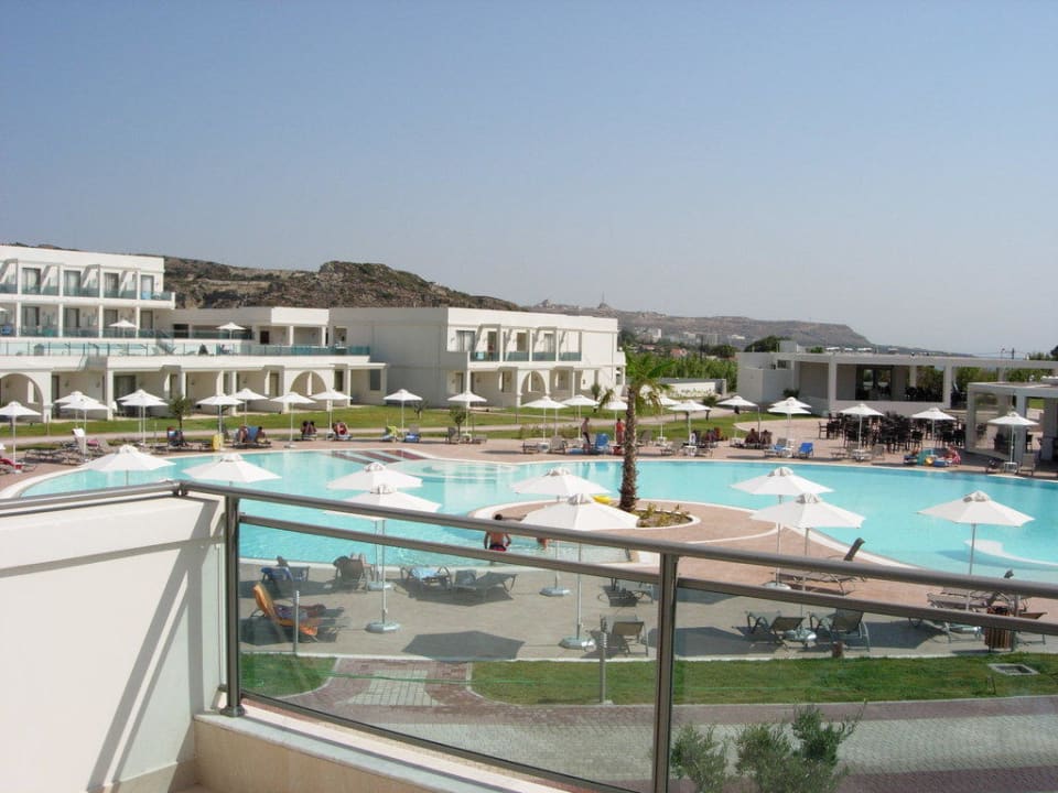 Pool und Hotel Apollo Blue