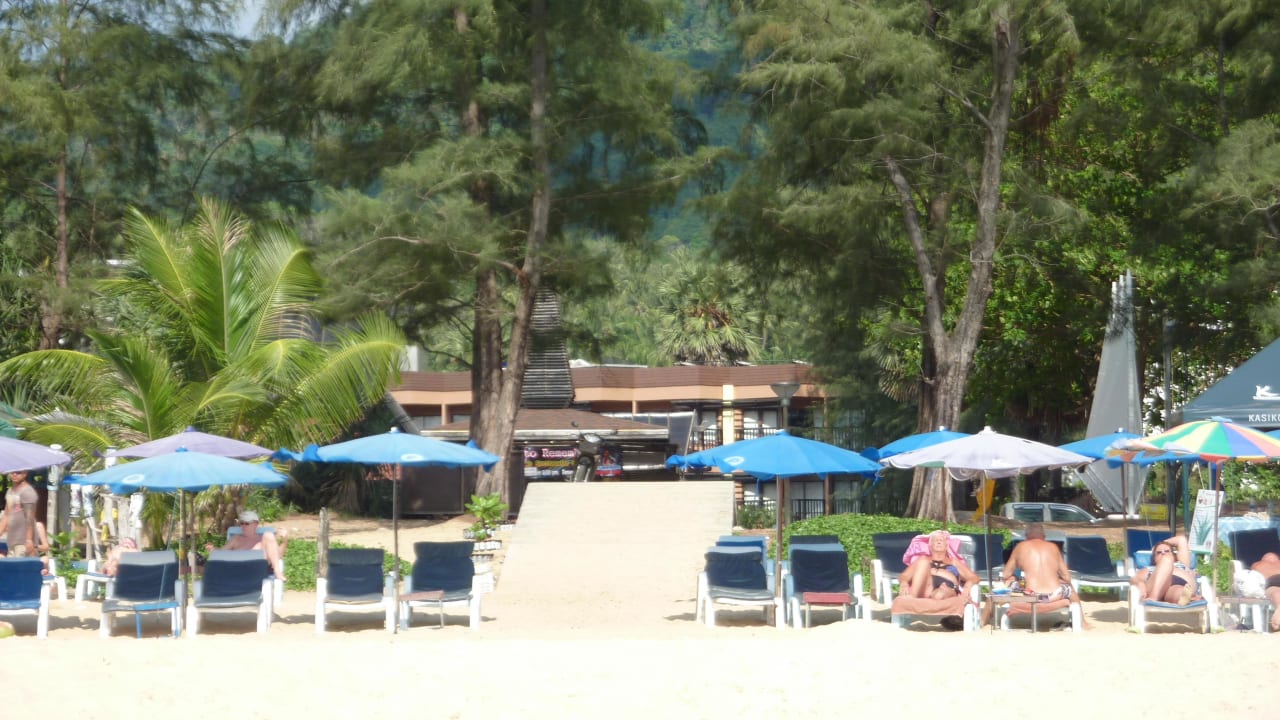 Hotel vom Strand aus Hotel Phuket Island View