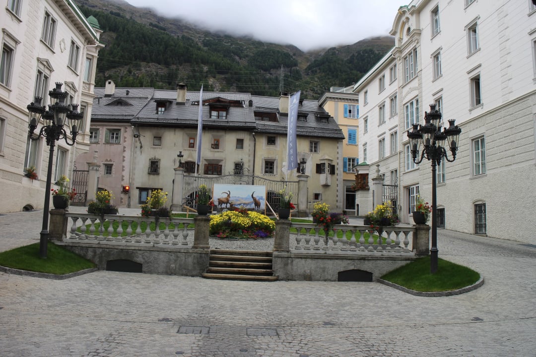 So fährt man vor Grand Hotel Kronenhof Pontresina