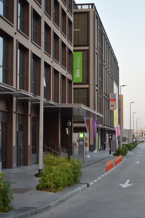 Außenansicht ibis Styles Dubai Deira