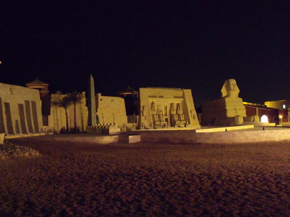 Hotelowy duży amfiteatr Pickalbatros Alf Leila Wa Leila Resort - Neverland Hurghada