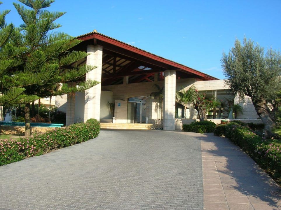 Eingang zum Hotel Prinsotel La Dorada