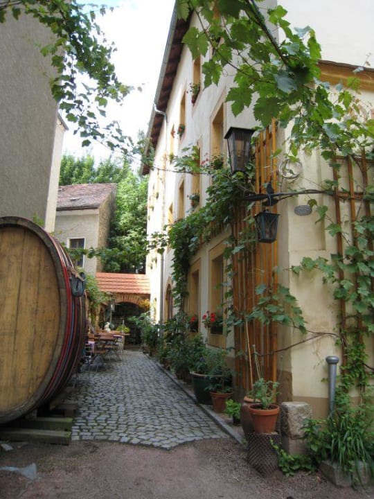 Hotelzugang im Seitengässchen Hotel Schlossberg