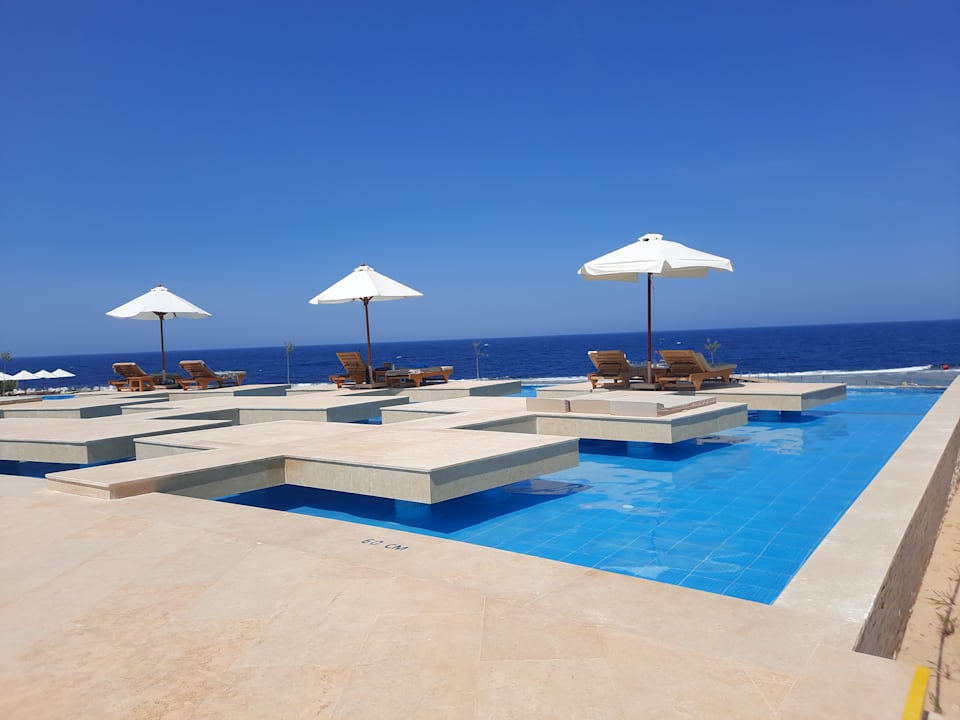 Pool Diamond Beach by Pearl Resort