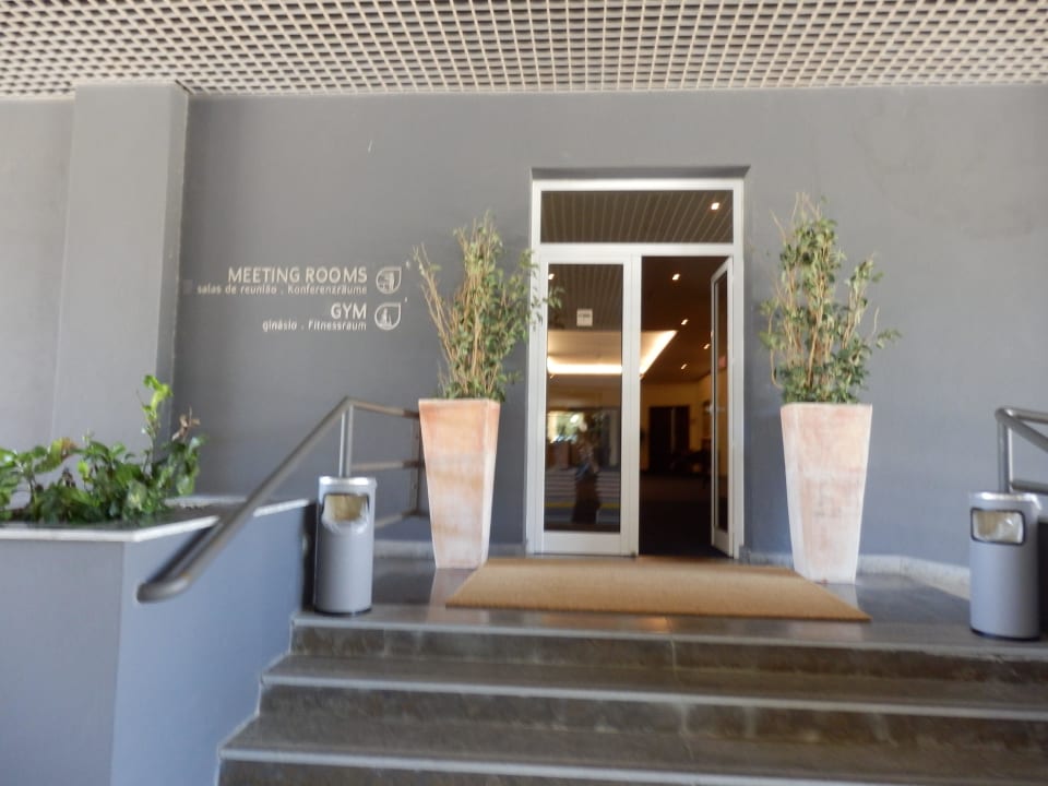 Eingang zum Seitenflügel PortoBay Falésia