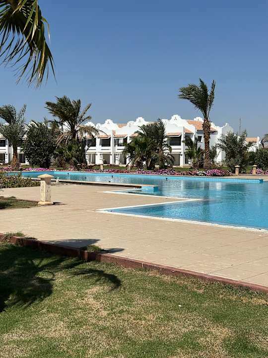 Pool Lahami Bay Beach Resort