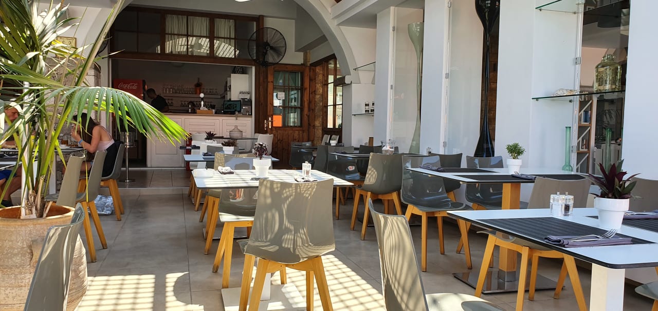 Gastro Sentido More Meni Residence & Suites